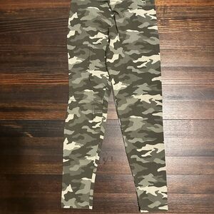 PINK Victoria's Secret Women’s Camouflage Leggings